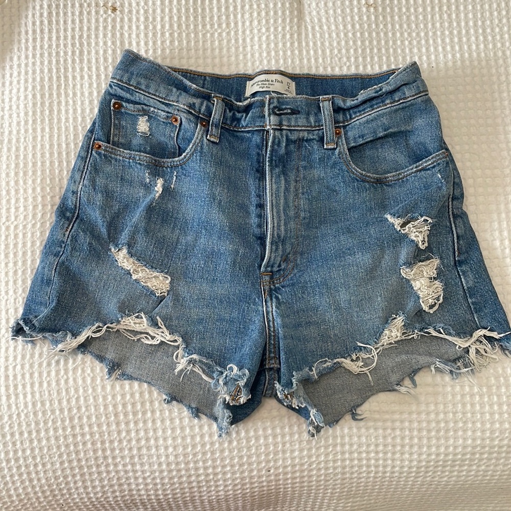 Abercrombie the mom short